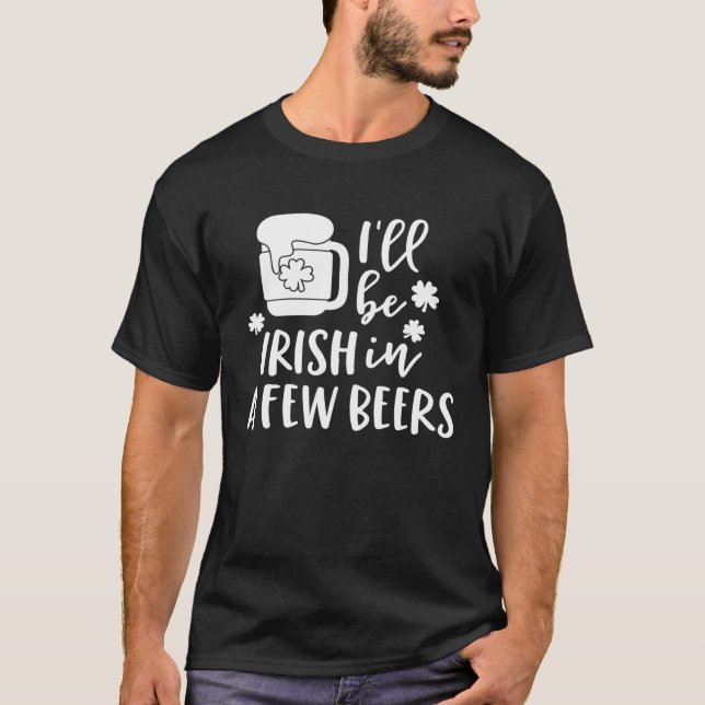 Camiseta I'll Be Irish in a Few Beers Drinking Shamrock (Anverso)