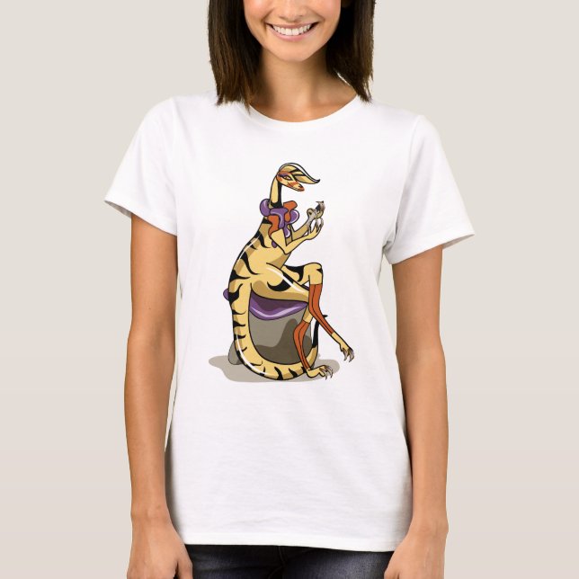 Camiseta Ilustracion De Un Iguanodon Que Se Enluce Las Uñas (Anverso)