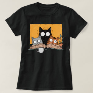 Camiseta Ilustración Divertida de Gatos Leyendo