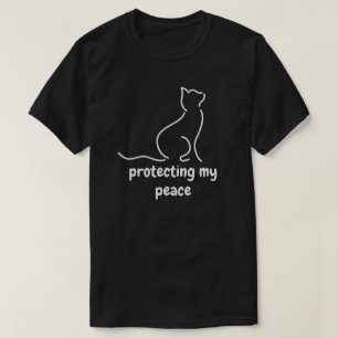 Camiseta Ilustración Minimalista de Gato Protegiendo Mi Paz