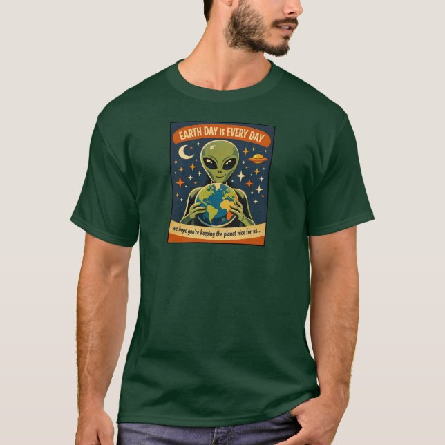 Camiseta Ilustración retro de alienígena en el espacio en e (Anverso)