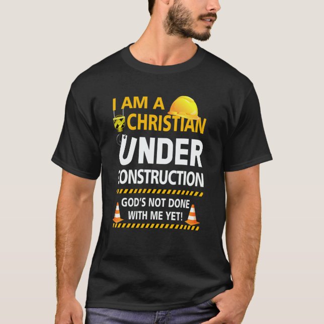 Camiseta Im A Christian Under Construction Gods Not Done Me (Anverso)