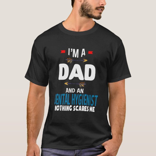 Camiseta I'm a dad and a Dental Hygienist  Nothing scares m (Anverso)