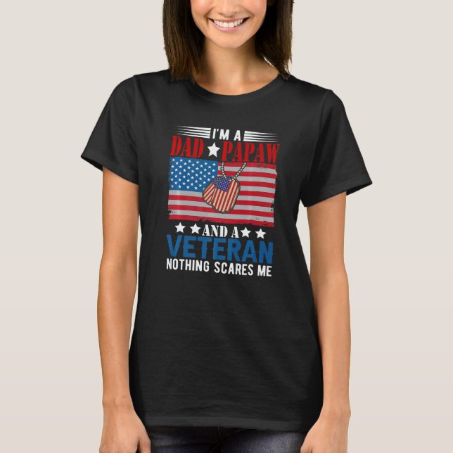 Camiseta I'm a Dad Papaw And Veteran Nothing Scares Me Amer (Anverso)