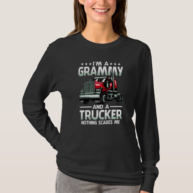 Camiseta I'm A Grammy And Trucker Nothing Scares Me Mother' (Anverso)