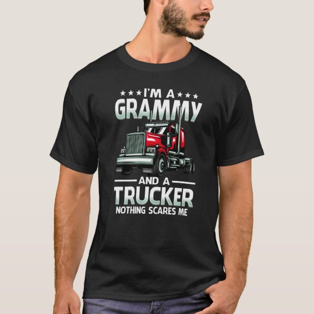 Camiseta I'm A Grammy And Trucker Nothing Scares Me Mother' (Anverso)