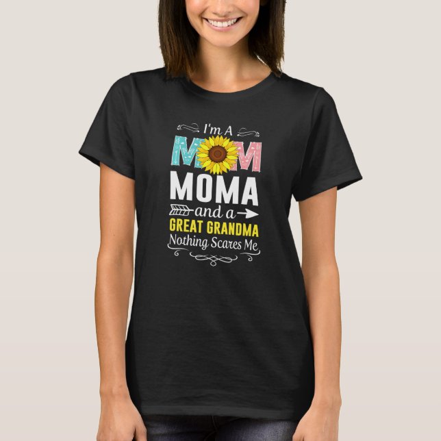 Camiseta I'm A Mom Moma And A Great Grandma Nothing Scares  (Anverso)