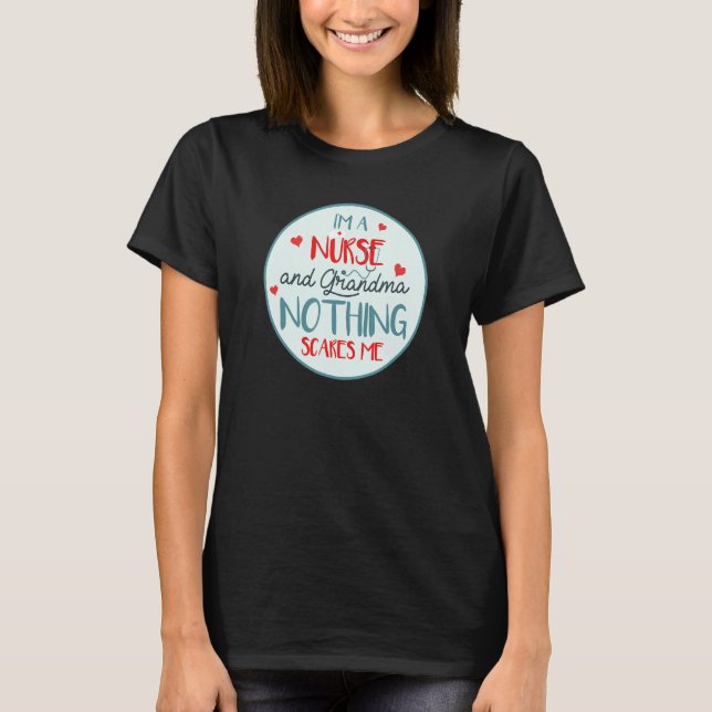Camiseta I'm a Nurse and Grandma Nothing Scares Me Awesome (Anverso)