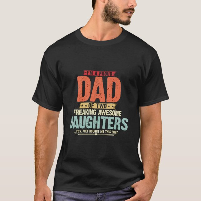 Camiseta I'M A Proud Dad Of Two Freaking Awesome Daughters  (Anverso)
