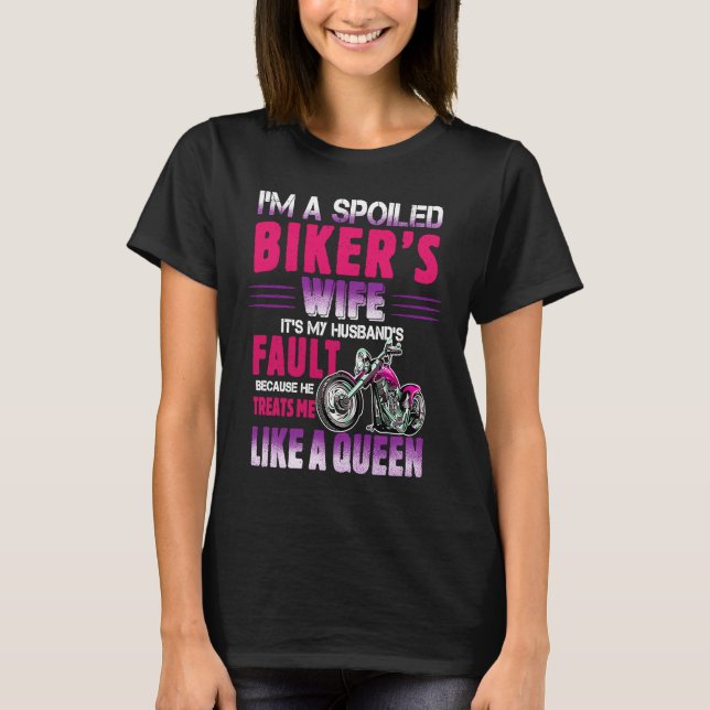 Camiseta I'm A Spoiled Biker's Wife He Treats Me Like A Que (Anverso)