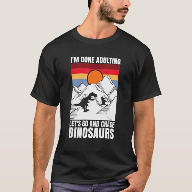 Camiseta I'm done adulting let's go and chase Dinosaurs (Anverso)