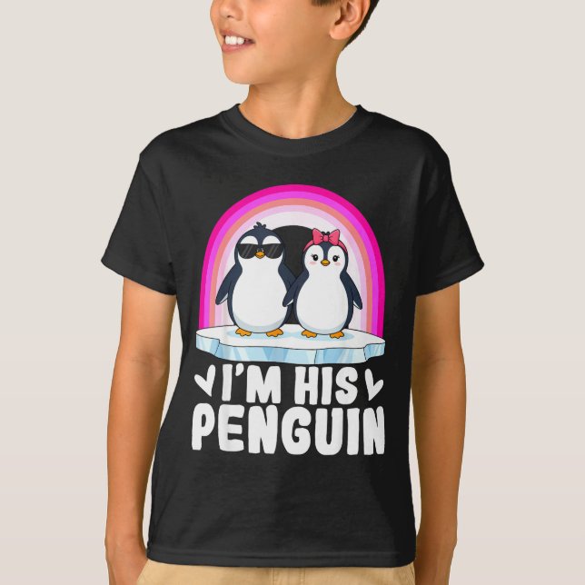 Camiseta I'm Her Penguin Matching Couple Valentine Love Hea (Anverso)