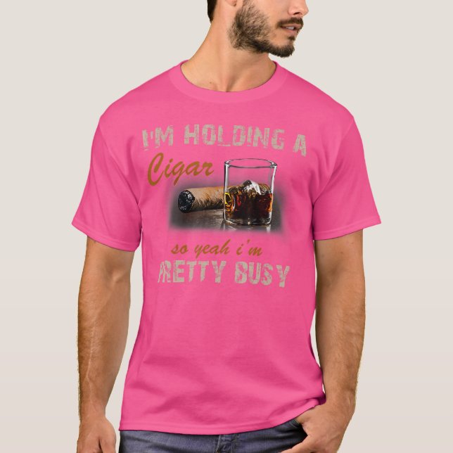 Camiseta I'M Holding A Cigar So Yeah I'M Pretty Busy Cigar (Anverso)