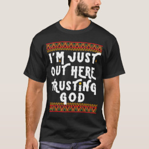 Camiseta I'm Just Out Here Trusting God African Black Histo