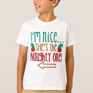 Camiseta Im Nice Shes Naughty Elf Gorra