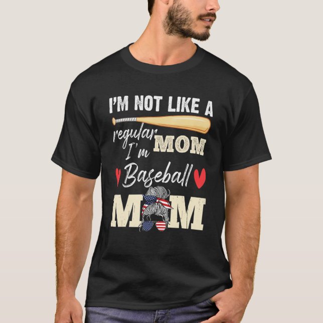 Camiseta I'm Not a Regular Mom I'm a Baseball Mom (Anverso)