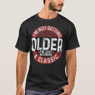 Camiseta I'm Not Getting Older I'm Becoming A Classic Birth