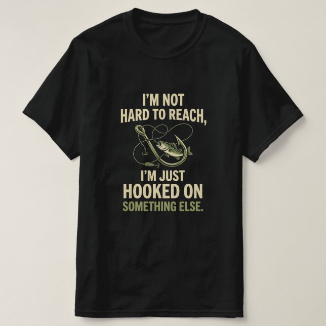 Camiseta Im Not Hard To Reach Just Hooked On Fishing (Diseño del anverso)