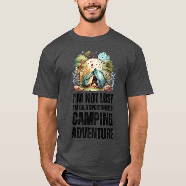 Camiseta Im Not Lost Im On a Spontaneous Camping family (Anverso)