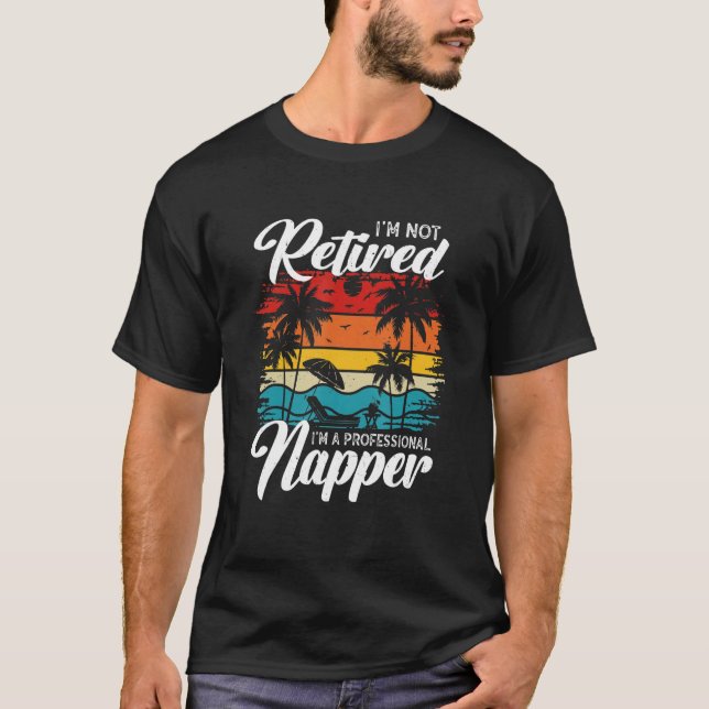Camiseta I'm Not Retired I'm a Professional Napper  Retiree (Anverso)