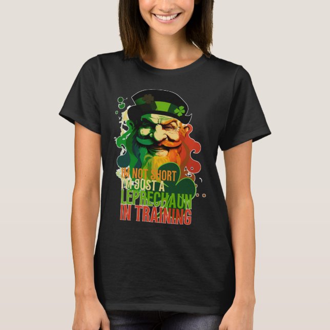Camiseta Im Not Short Im Just a Leprechaun in Training St P (Anverso)