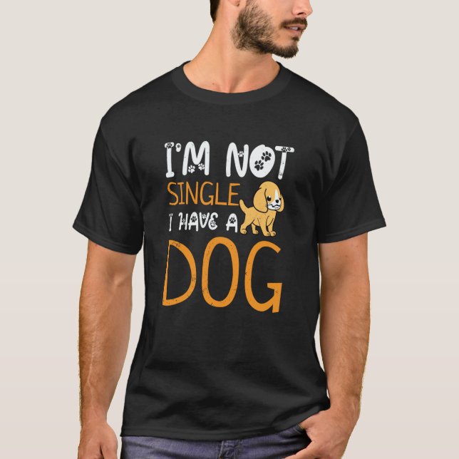 Camiseta Im Not Single I Have A Dog Dog Owner Dog (Anverso)