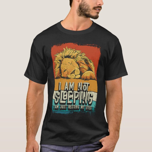 Camiseta I'm Not Sleeping I'm Just Resting My Eyes Lion Dad (Anverso)