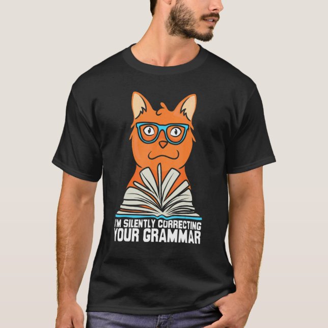 Camiseta I'm silently correcting your grammar cat grammar (Anverso)