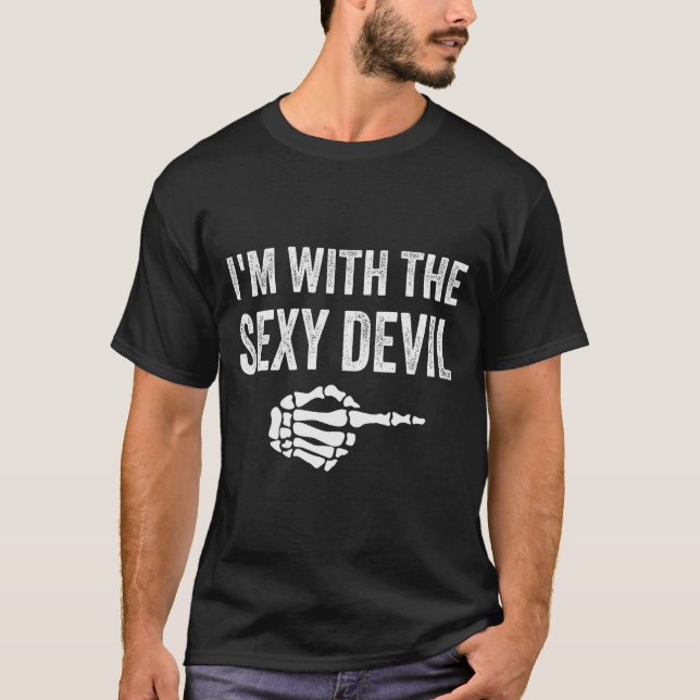 Camiseta I'm With The Y Devil Halloween Couples Costume  (Anverso)
