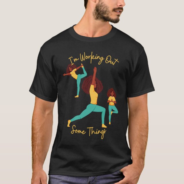Camiseta I'm Working Out Some Things Yoga Pose Exercise Wor (Anverso)