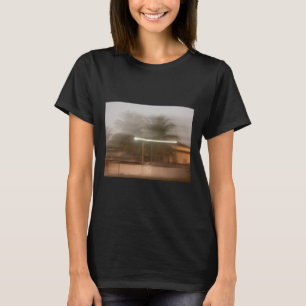 Camiseta Imagen Borrosa De Una Casa Con Pegamento De Árbole