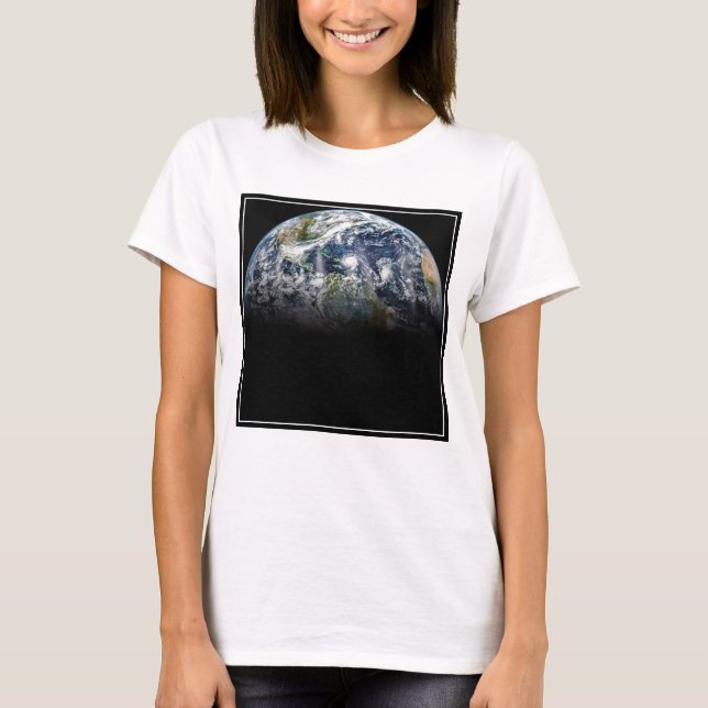 Camiseta Imagen Mosaica Del Planeta Tierra Con 3 Huracanes (Anverso)