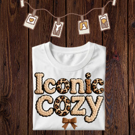 Camiseta impresa con hilo falso icónico y acogedor