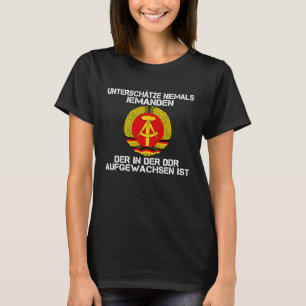 Camiseta Impresión posterior Nunca subestimes a un viejo de