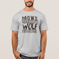 Impresionante lobo gris masculino