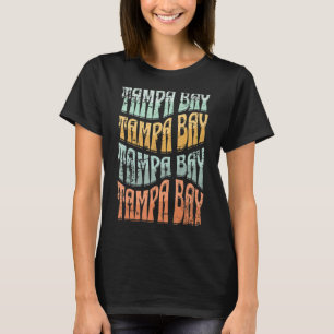Camiseta Impresionante Tampa Bay Florida Groovy Retro angus