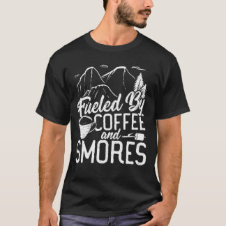 Camiseta Impulsado por café y Smores Fuego de camping Campe