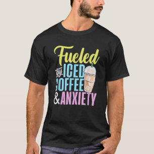 Camiseta Impulsado por el café helado y el café ansiedad Lo