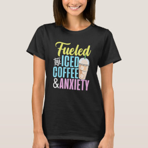 Camiseta Impulsado por el café helado y el café ansiedad Lo