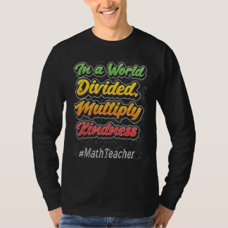 Camiseta In A World Divided Multiply Kindness Math Teacher