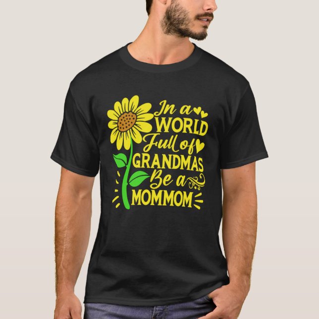 Camiseta In A World Full Of Grandmas Be A Mommom  Mother s  (Anverso)