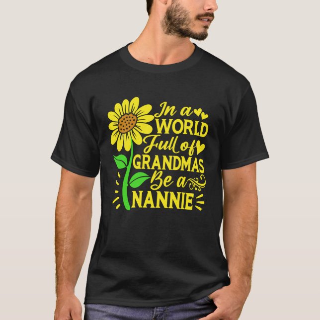 Camiseta In A World Full Of Grandmas Be A Nannie  Mother s  (Anverso)