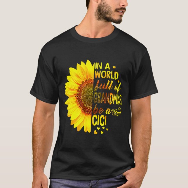 Camiseta In A World Full Of Grandmas Be Cici Sunflower Gran (Anverso)