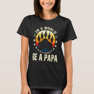 Camiseta In A World Full Of Grandpas Be A Papa