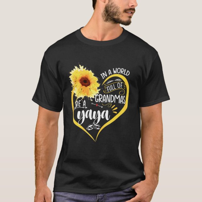 Camiseta In A World Full Of Granmas Be A yaya Sunshine   (Anverso)