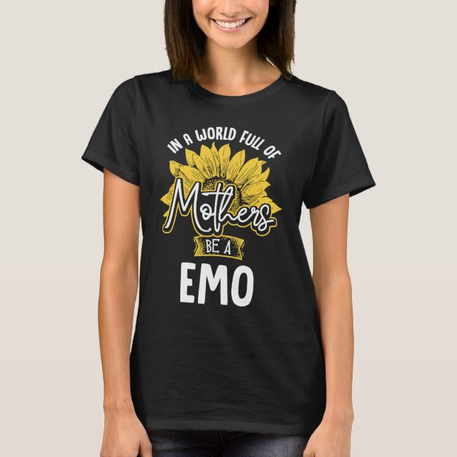 Camiseta In A World Full Of Mothers be a Emo (Anverso)