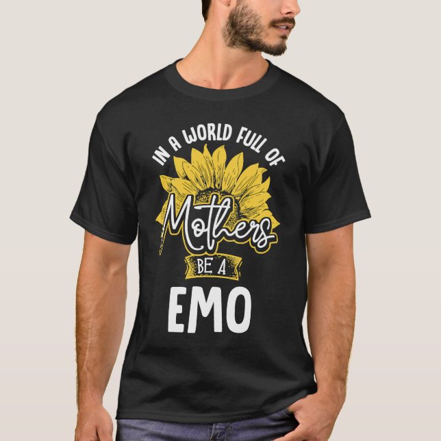 Camiseta In A World Full Of Mothers be a Emo (Anverso)