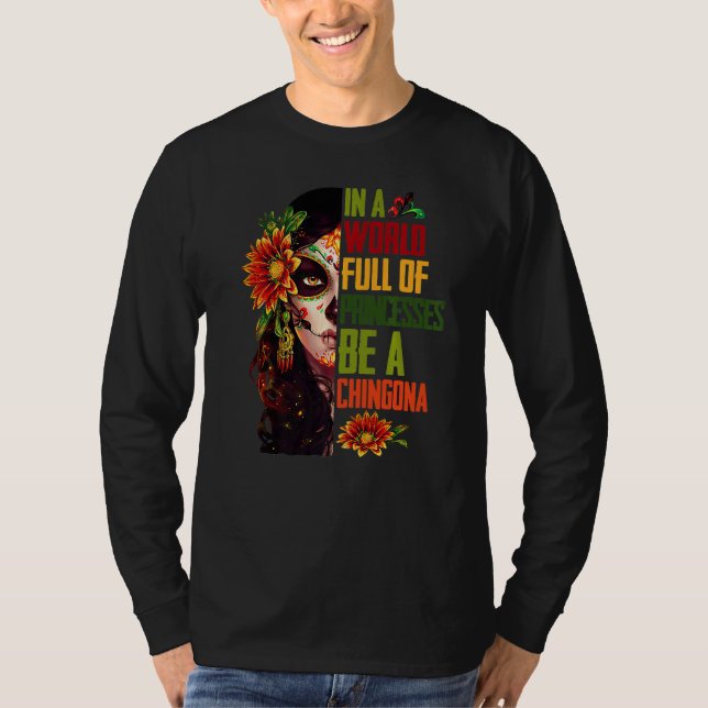 Camiseta In A World Full Of Princesses Be A Chingona Latina (Anverso)