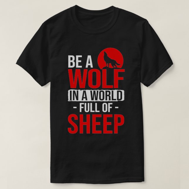 Camiseta In A World Full Of Sheep Be A Wolves Wolf Stuff Wo (Diseño del anverso)