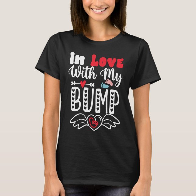 Camiseta In Love With My Bump  Baby Shower Valentine's Day (Anverso)